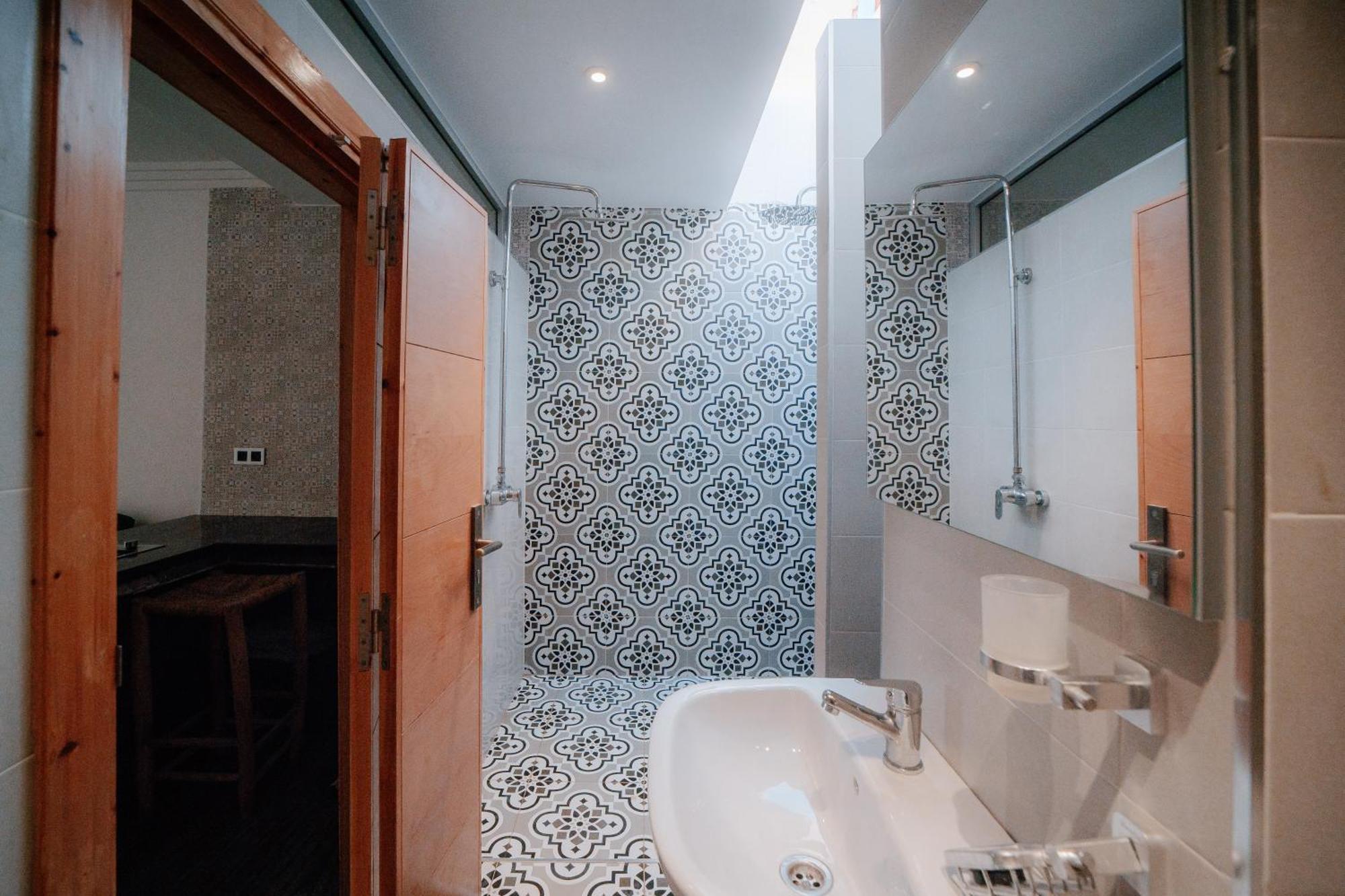 Surf House Hostel *